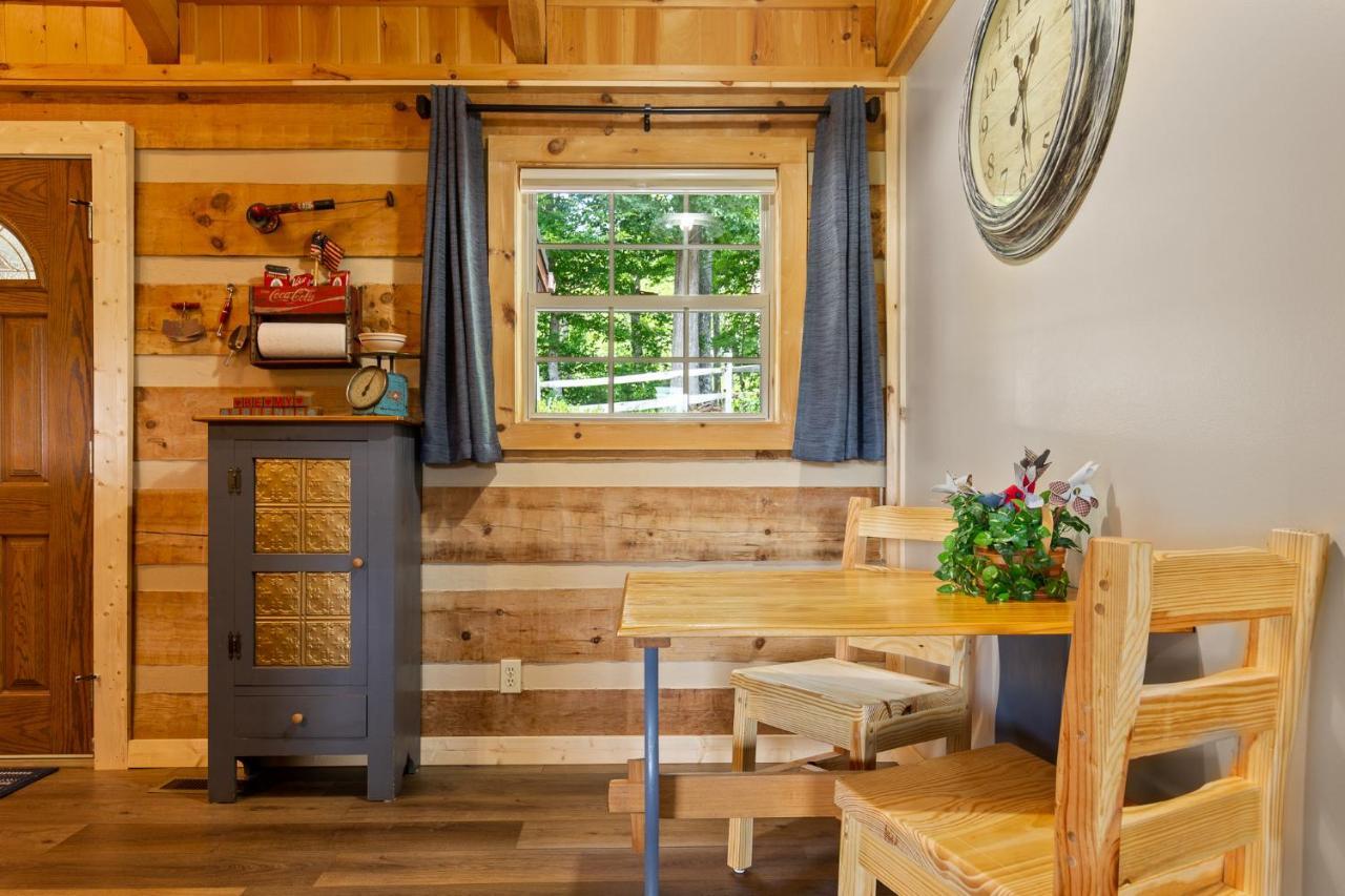 Nestled Inn McCookville Esterno foto