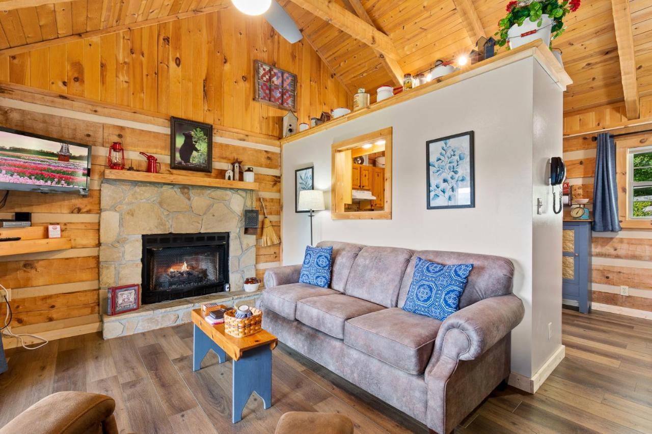 Nestled Inn McCookville Esterno foto